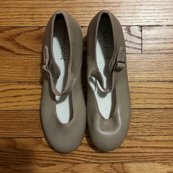 Capezio Mary Jane Tap Shoes - Picture 1 of 3